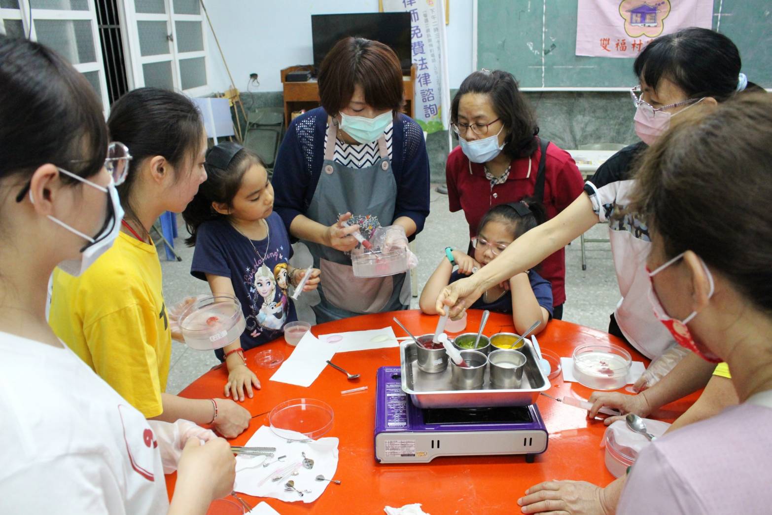 雙福姊妹花教作果凍花 社區婆媽溫馨體驗 - https://www.watchmedia01.com