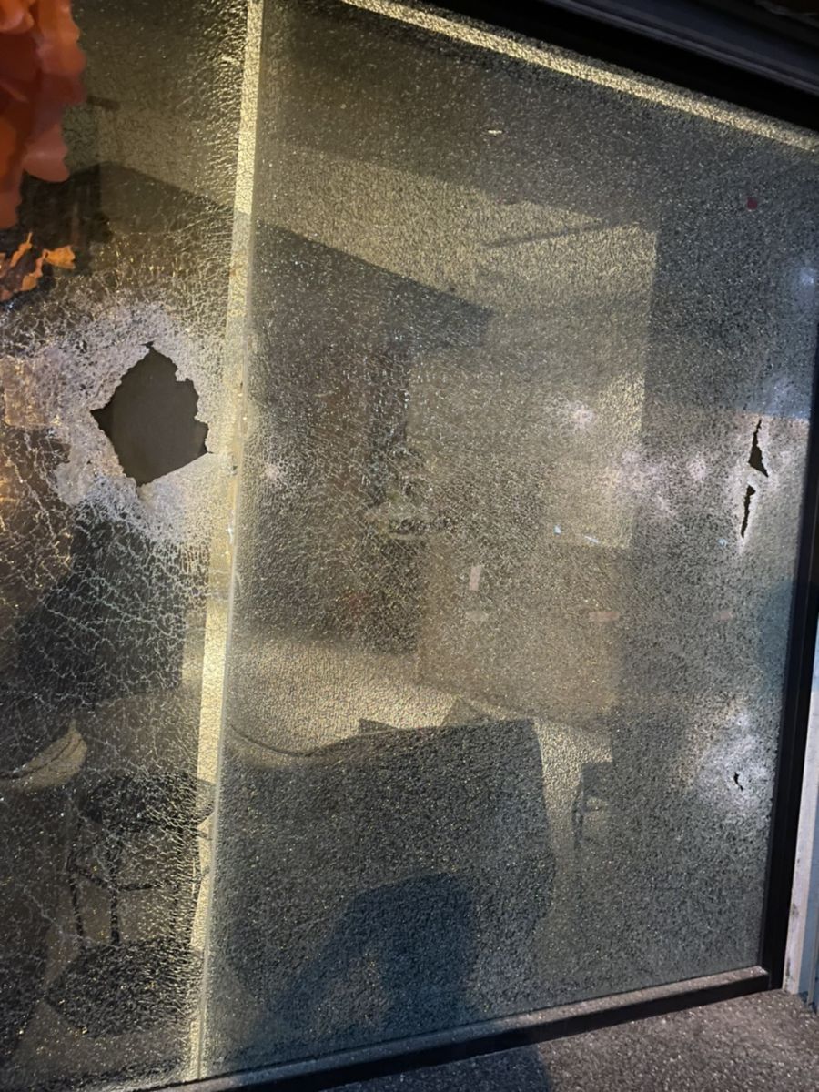 黑衣人暗夜手持球棒砸店　彰化市護膚店遭殃 - https://www.watchmedia01.com