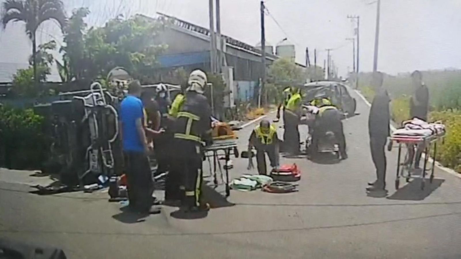 影／悲傷母親節！芳苑鄉廂型車和自小客車對撞釀一死五傷 - https://www.watchmedia01.com