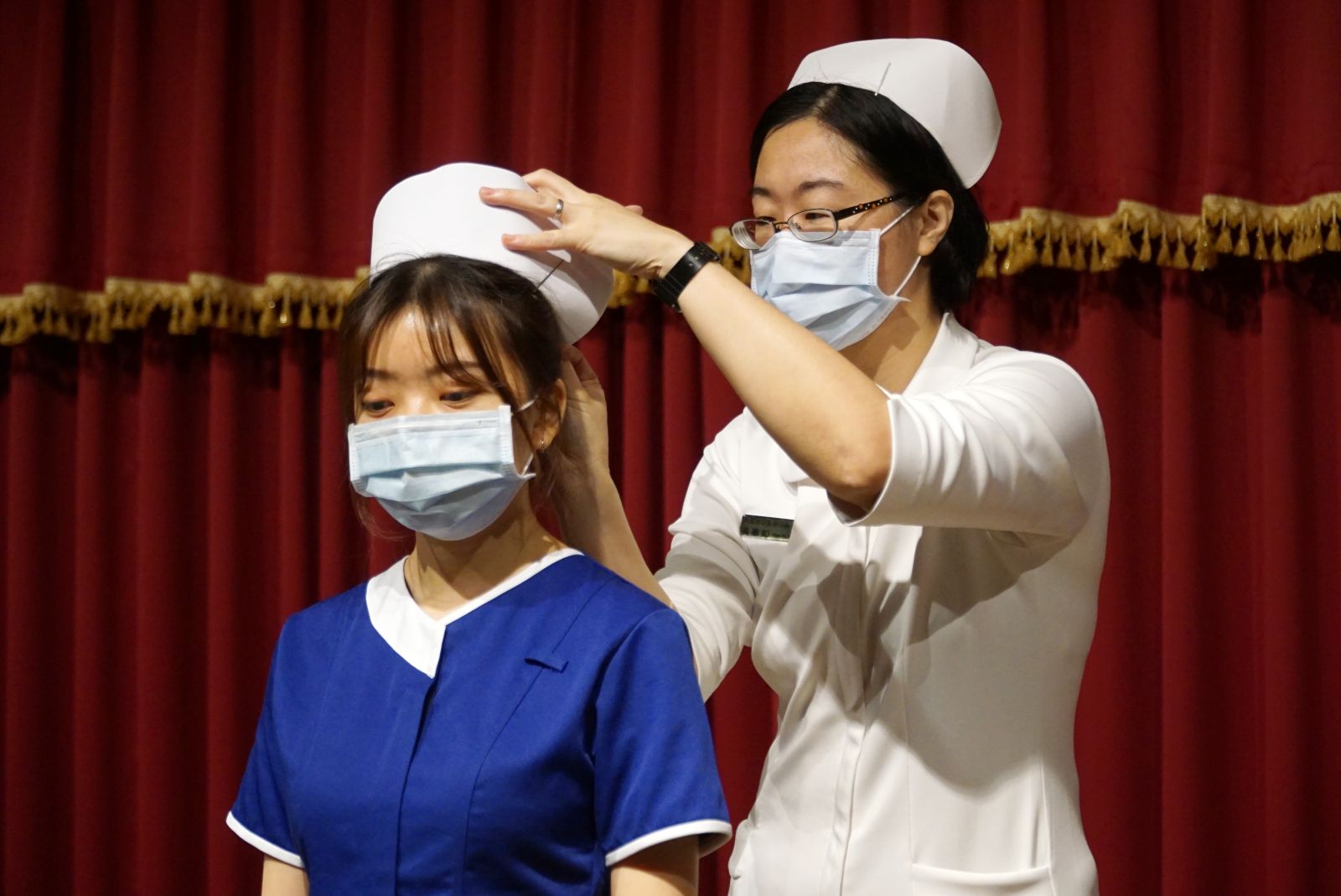 影／護理系加冠典禮　夢想起飛136人宣誓為南丁格爾傳人 - https://www.watchmedia01.com