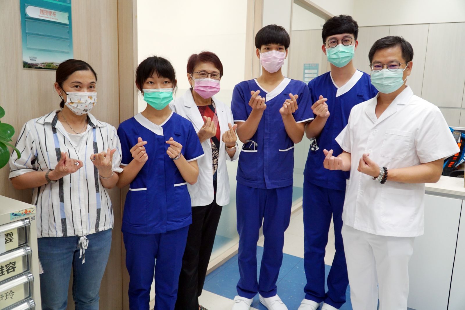 影／護理系加冠典禮　夢想起飛136人宣誓為南丁格爾傳人 - https://www.watchmedia01.com