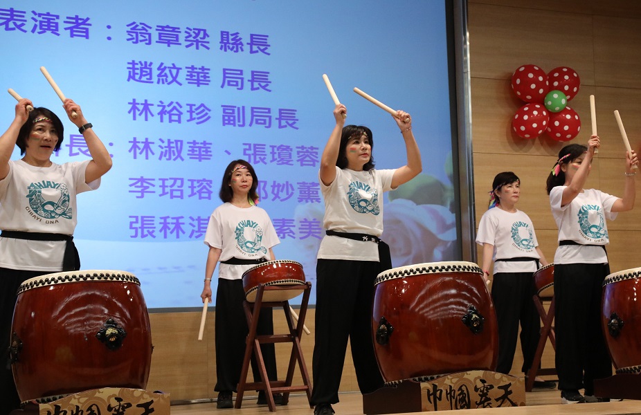 表揚防疫有功人員　翁章梁向守護嘉園的護理師們致敬 - https://www.watchmedia01.com