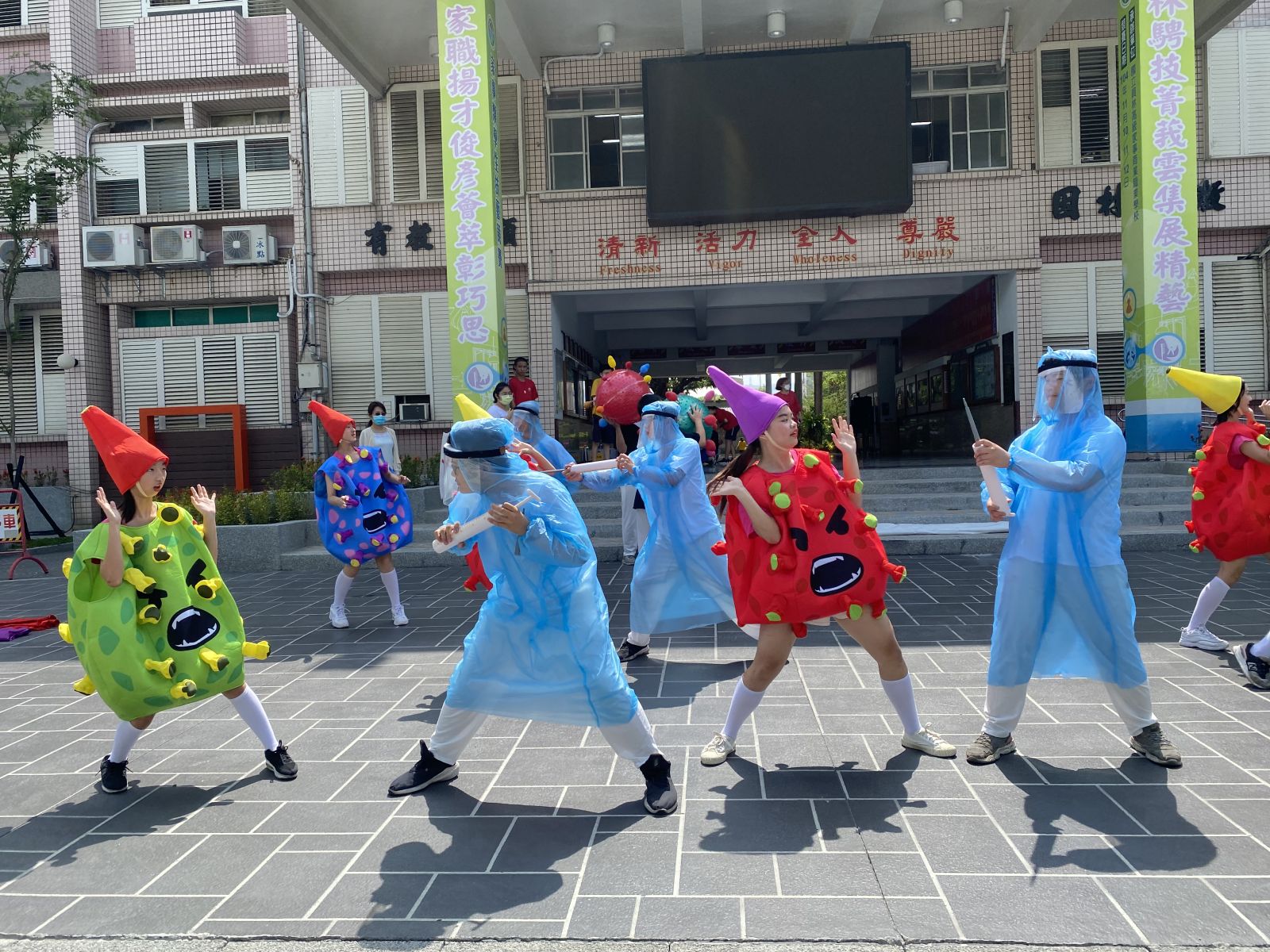 影／舞力全開，疫情離開！員家綜職科啦啦隊蟬聯第一 - https://www.watchmedia01.com