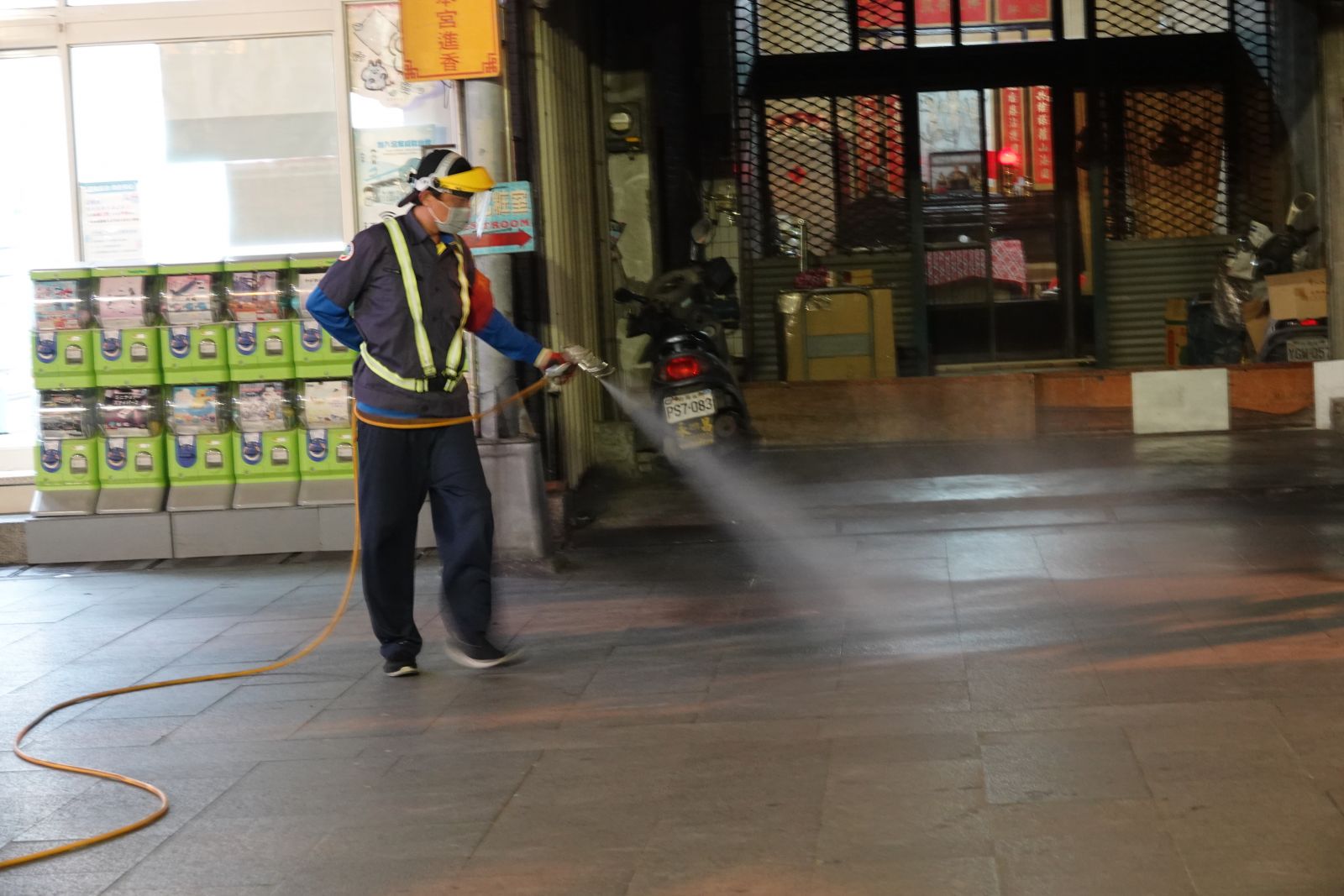 防疫警戒提升至第二級　鹿港鎮展開觀光區域熱點消毒 - https://www.watchmedia01.com