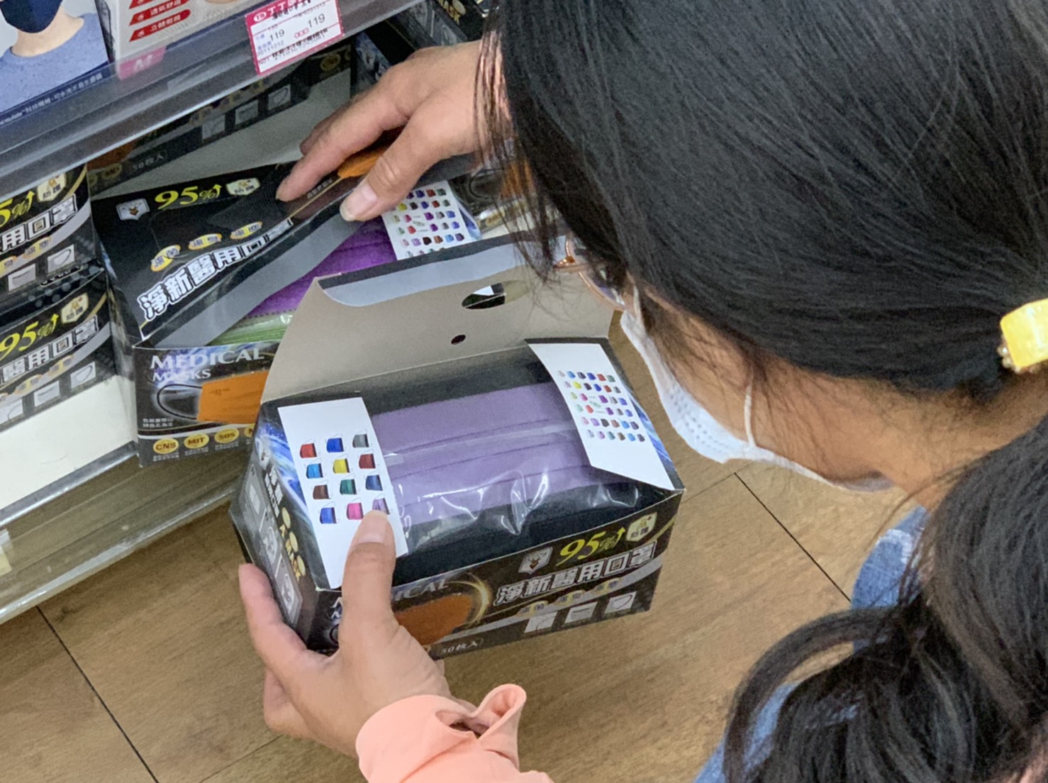 影／防疫大作戰　藥局出現搶買口罩、酒精人潮 - https://www.watchmedia01.com