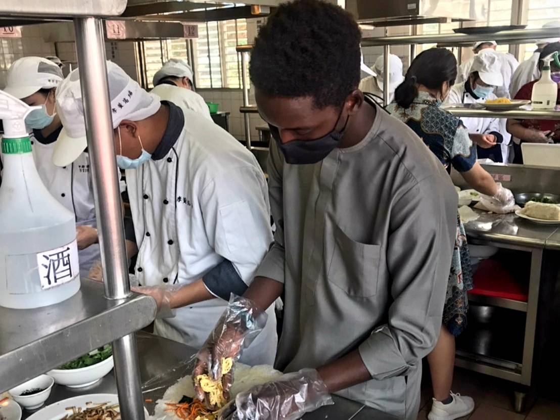 影／與世界同窗　明道大學、達德餐飲科教國際生作春捲 - https://www.watchmedia01.com