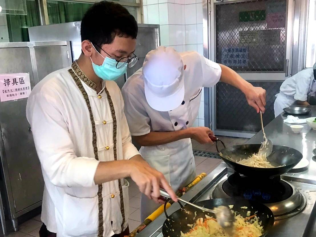 影／與世界同窗　明道大學、達德餐飲科教國際生作春捲 - https://www.watchmedia01.com