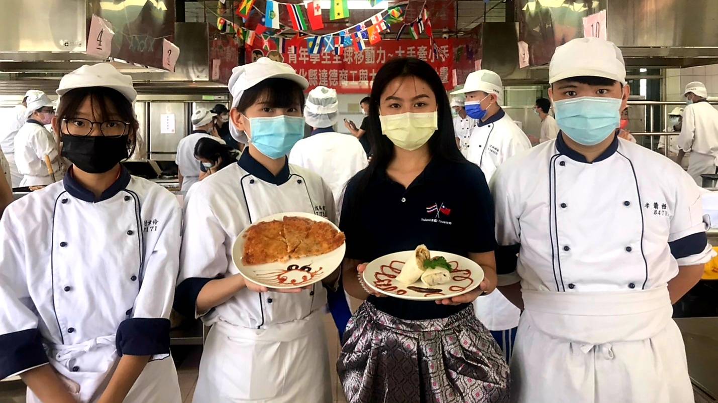 影／與世界同窗　明道大學、達德餐飲科教國際生作春捲 - https://www.watchmedia01.com