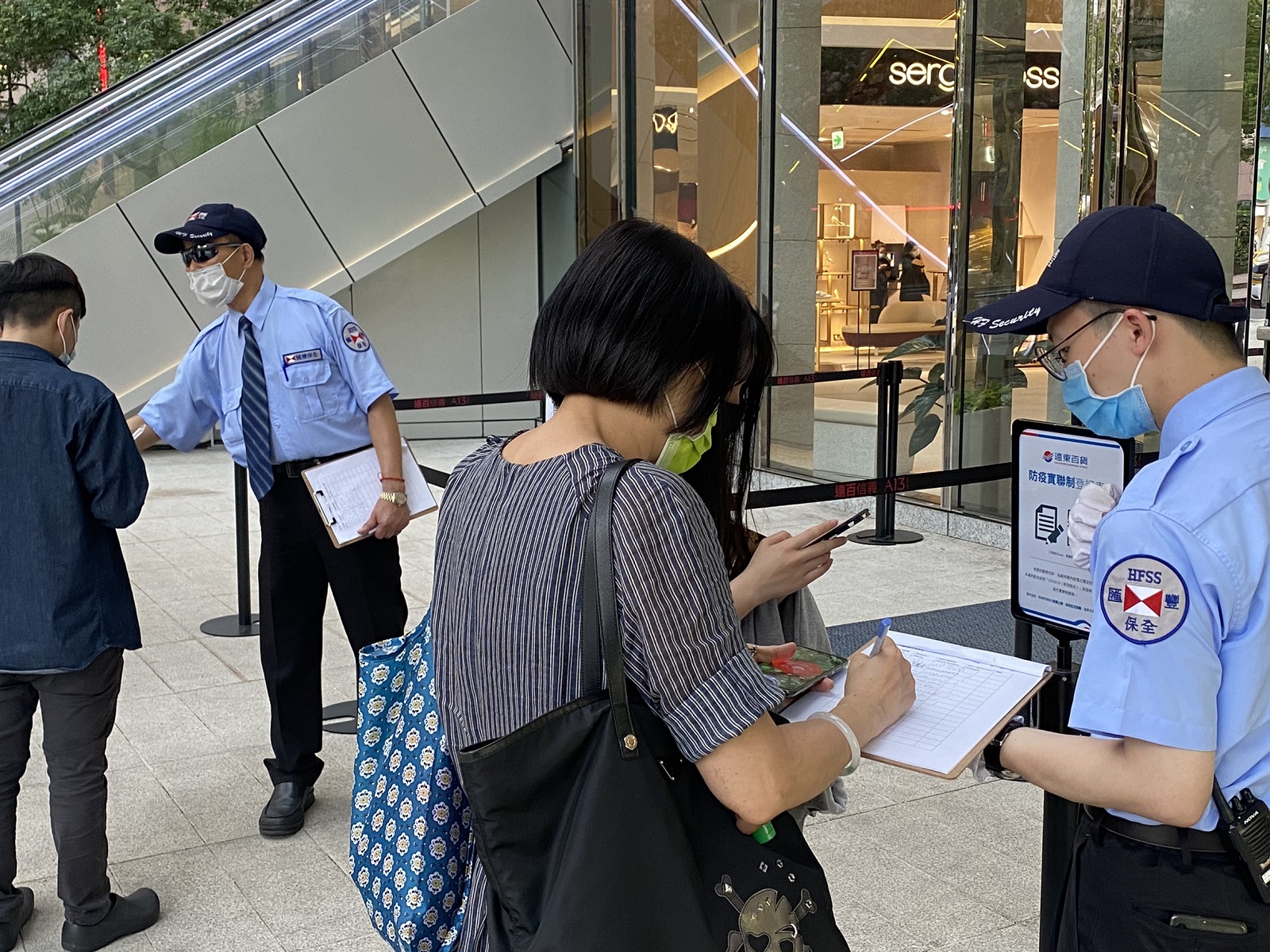 顧及消費者、專櫃與員工安全 全台遠百調整營業時間實施二次實聯制 - https://www.watchmedia01.com