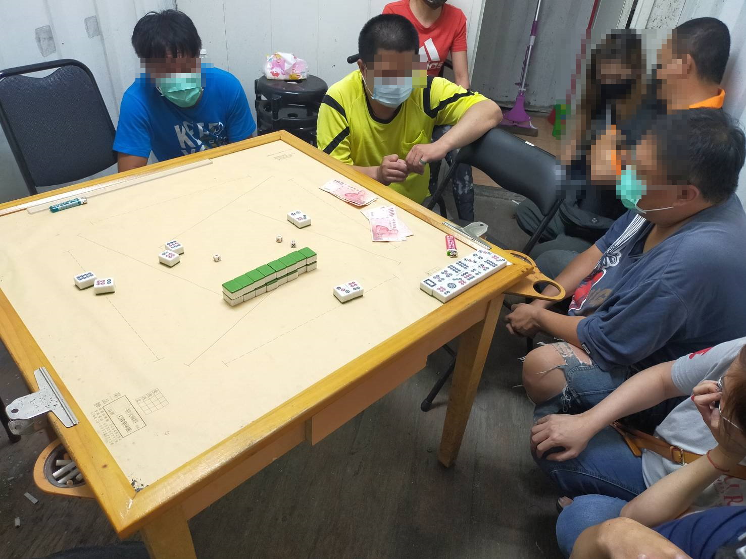 不怕死！假停業真聚賭　彰化警查獲職業賭場逮13賭徒 - https://www.watchmedia01.com