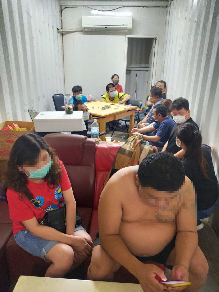 不怕死！假停業真聚賭　彰化警查獲職業賭場逮13賭徒 - https://www.watchmedia01.com