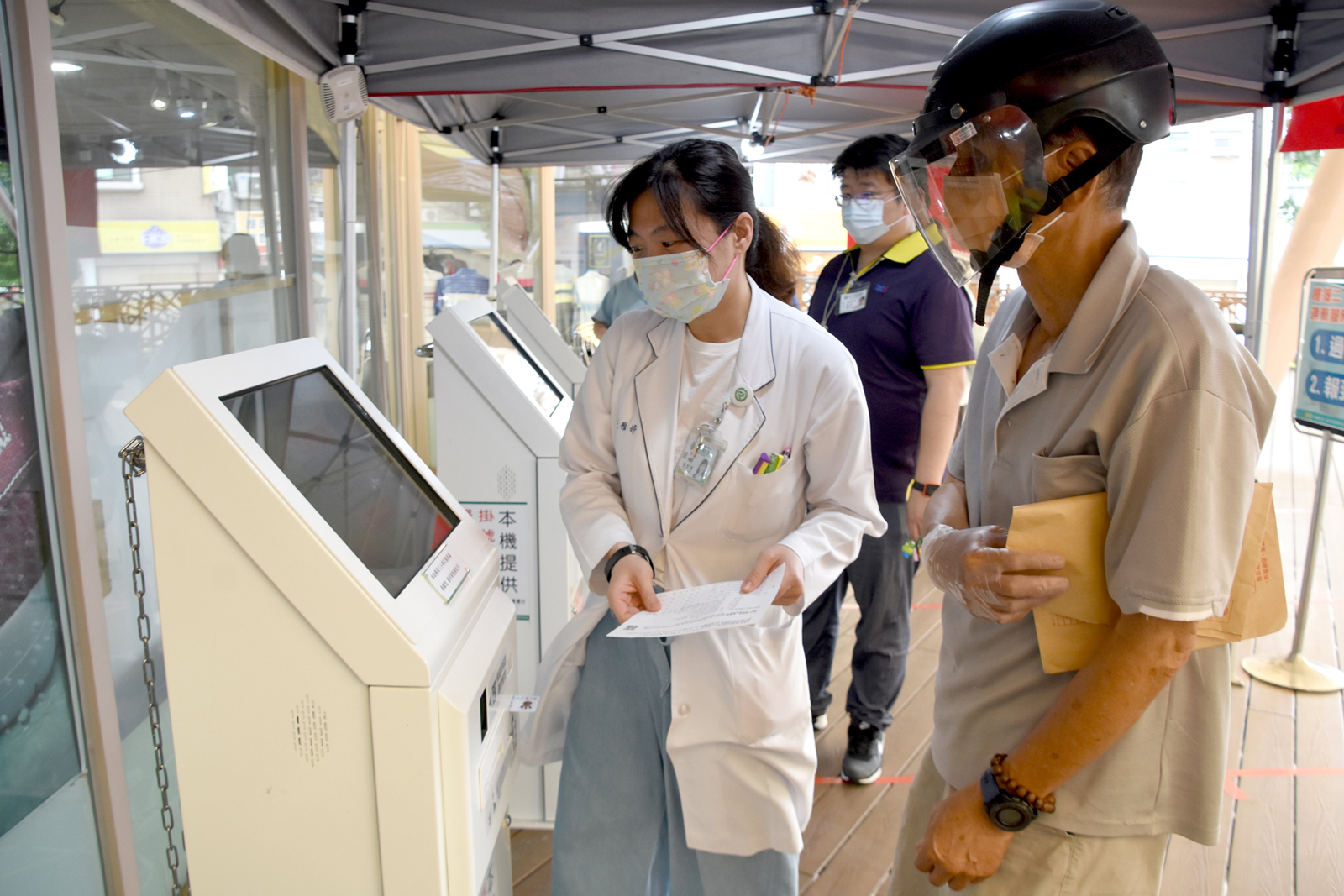 影／彰基啟用「得來速」 慢箋領藥不用進醫院快速又便利 - https://www.watchmedia01.com