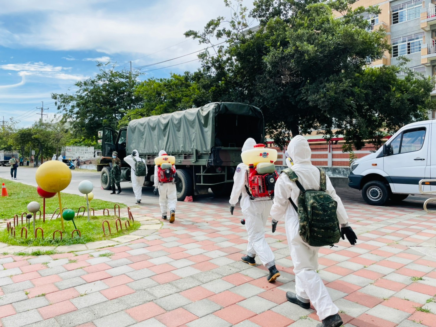 影／防堵疫情擴散　陸軍36化學兵群挺進埔心鄉消毒 - https://www.watchmedia01.com