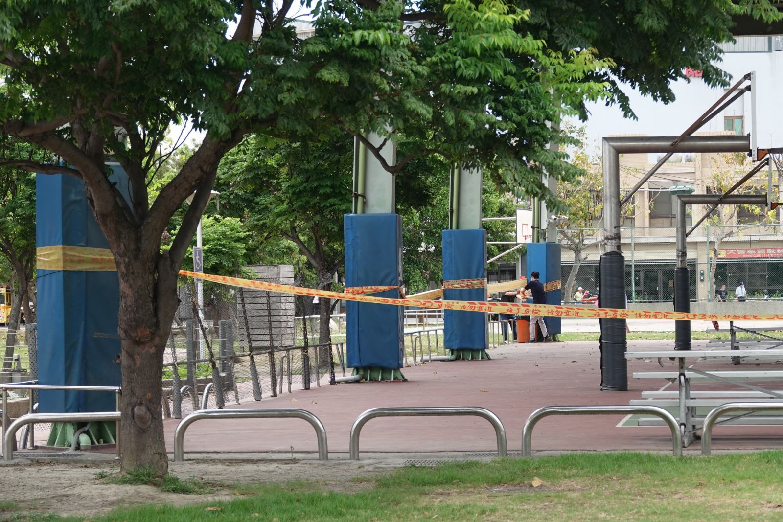 避免群聚造成防疫破口　鹿港鎮長許志宏赴體育場宣導防疫 - https://www.watchmedia01.com