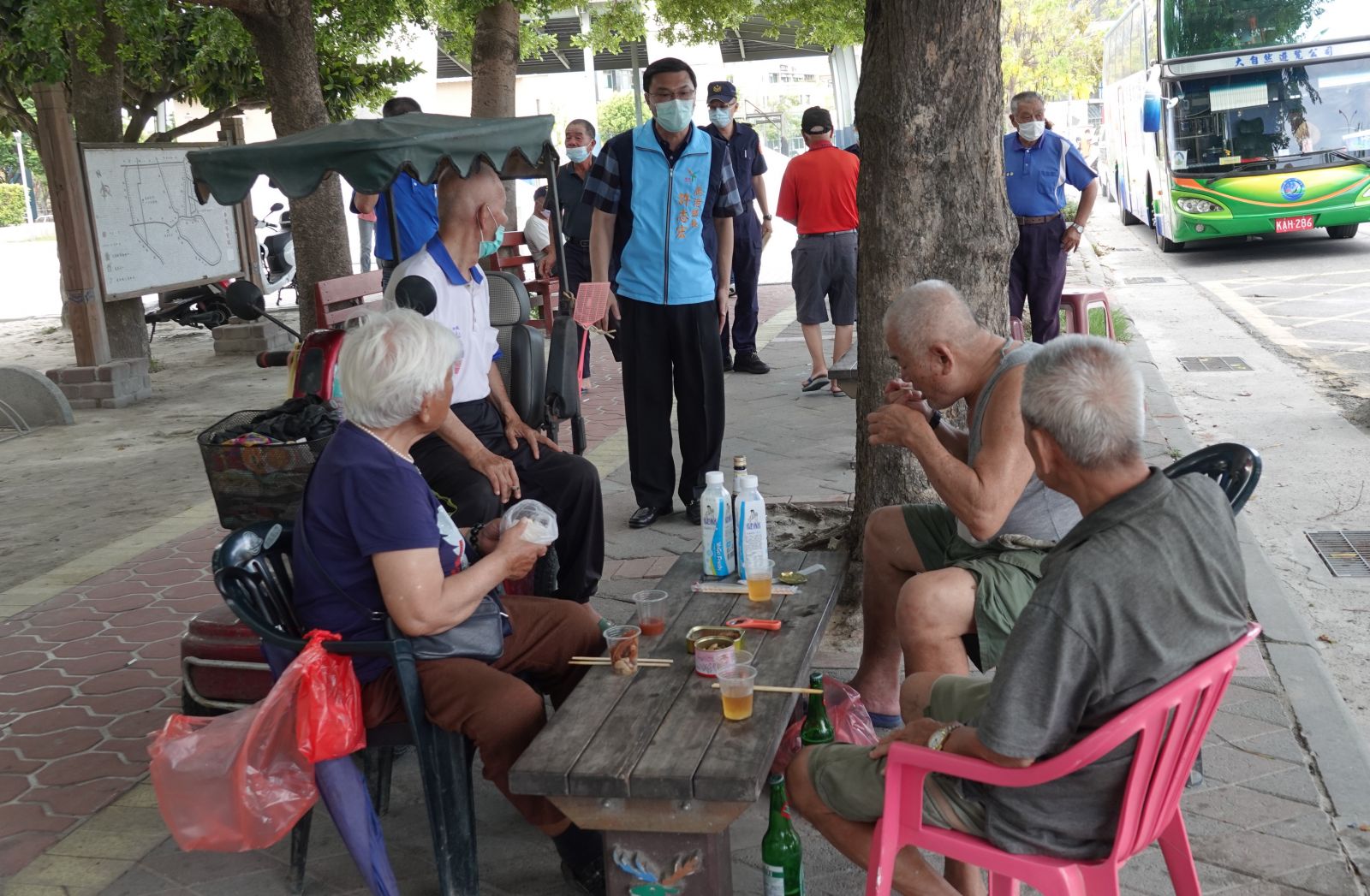 避免群聚造成防疫破口　鹿港鎮長許志宏赴體育場宣導防疫 - https://www.watchmedia01.com