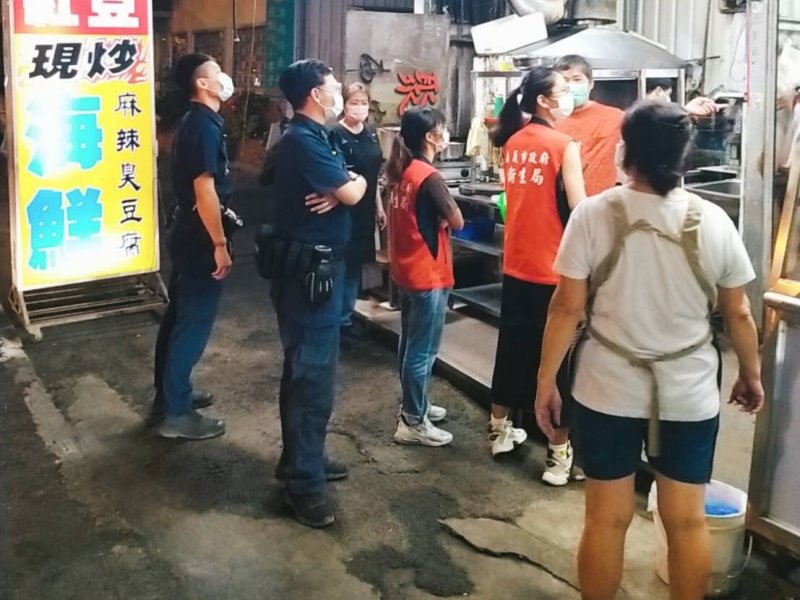 餐飲禁內用 警與衛生局聯合掃街巡查 - https://www.watchmedia01.com