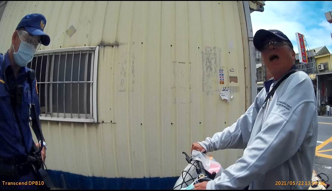 單車阿伯因未戴口罩　不聽勸反嗆聲罰10萬元也沒關係 - https://www.watchmedia01.com