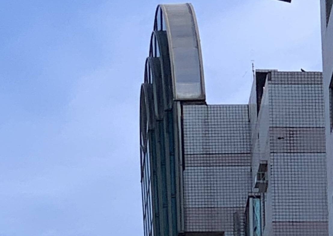 北港主幼大樓帷幕牆傾斜　封閉文化路圓環至36巷路段 - https://www.watchmedia01.com