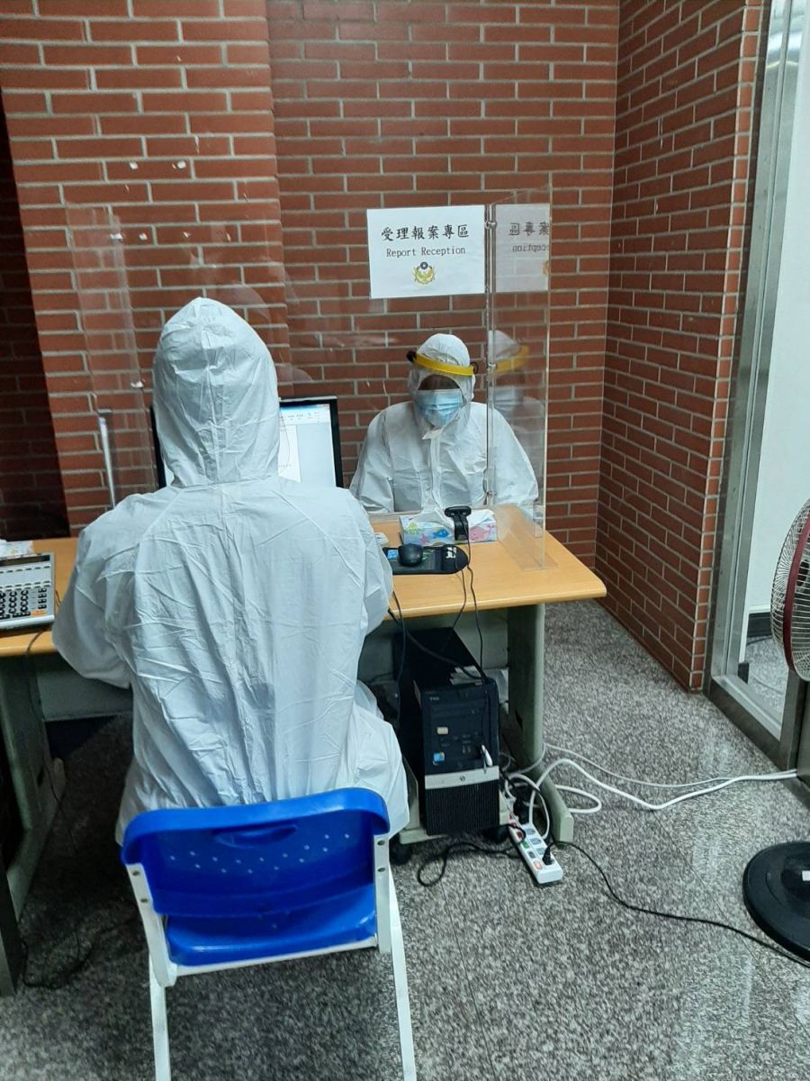 顧爽不顧命！真槍實彈　白髮阿公與越南妹旅館內無套辦事 - https://www.watchmedia01.com