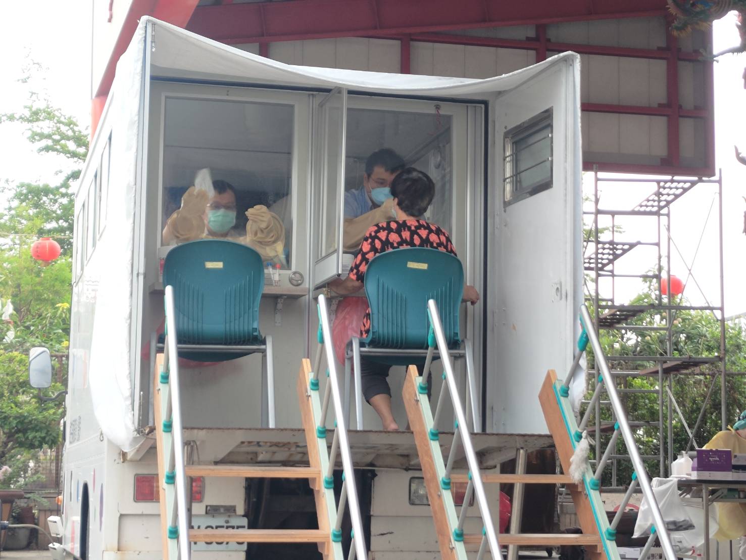 影／防堵葡萄家族傳播鏈溪湖二篩抓漏　300位民眾分流受檢 - https://www.watchmedia01.com