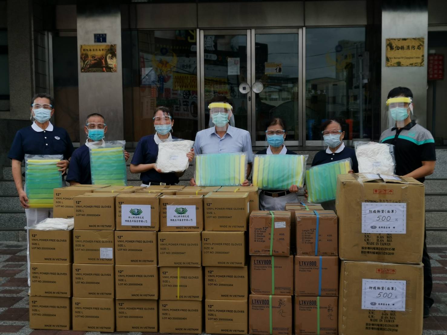 慈濟捐贈防疫面鏡、乳膠手套給彰縣消防局第一線救護人員 - https://www.watchmedia01.com