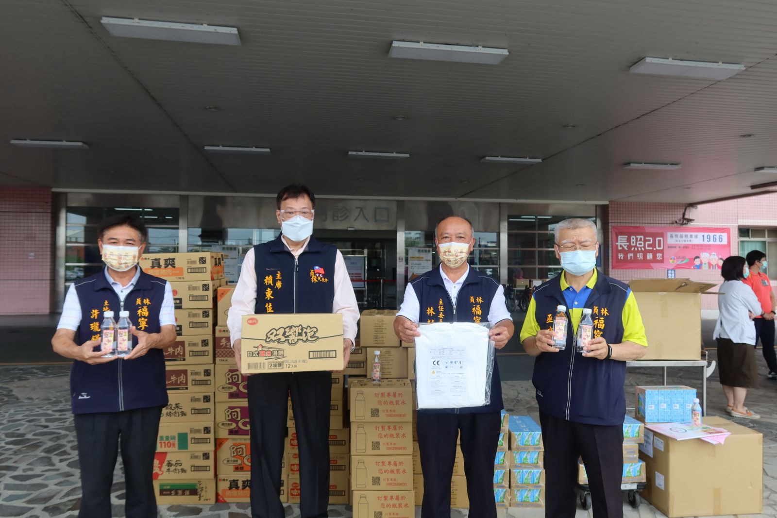 影／力挺第一線醫護人員　員林市福寧宮捐贈醫療防護衣物資 - https://www.watchmedia01.com