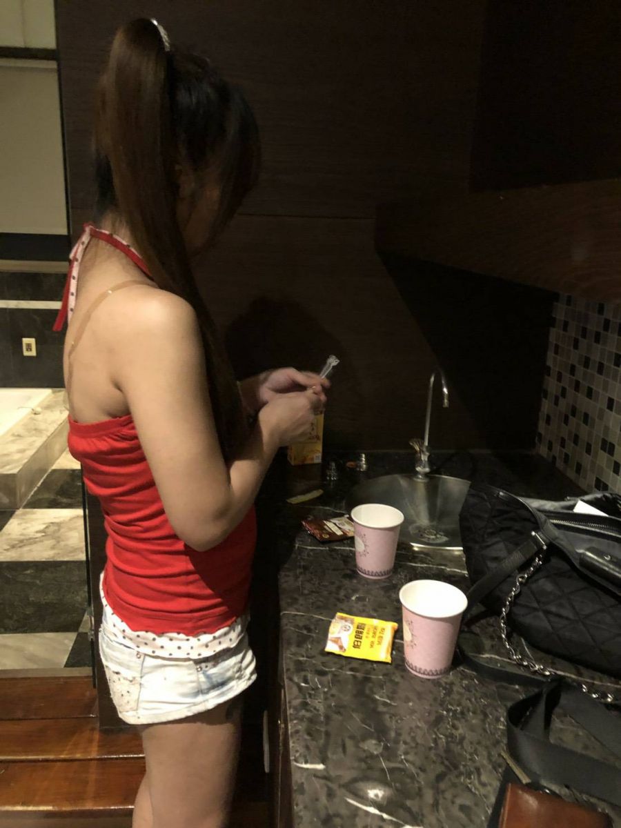 影／疫情嚴峻　上門買春茶花妹應接不暇　日賺一萬八 - https://www.watchmedia01.com