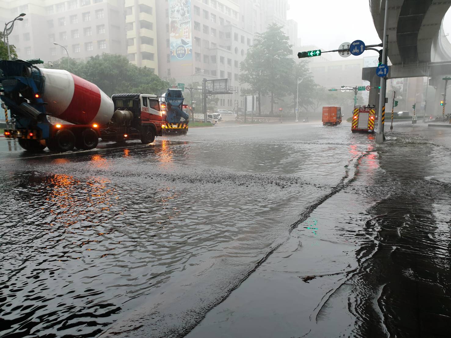 快訊/台北豪雨不停多處淹水 北市災變中心一級開設 - https://www.watchmedia01.com
