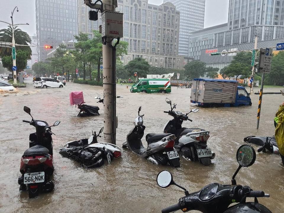 快訊/台北豪雨不停多處淹水 北市災變中心一級開設 - https://www.watchmedia01.com