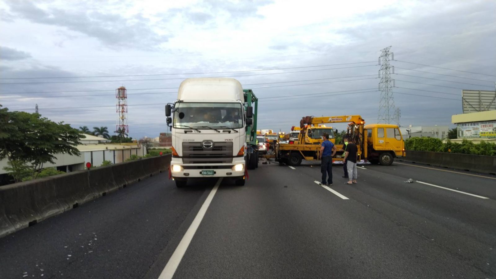 影／國道1號中山高彰化路段4車連環撞　拖吊車司機斷魂 - https://www.watchmedia01.com