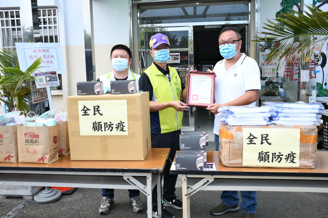 影／「顧防疫團隊」捐防護面罩　強化彰市清潔隊防護措施 - https://www.watchmedia01.com
