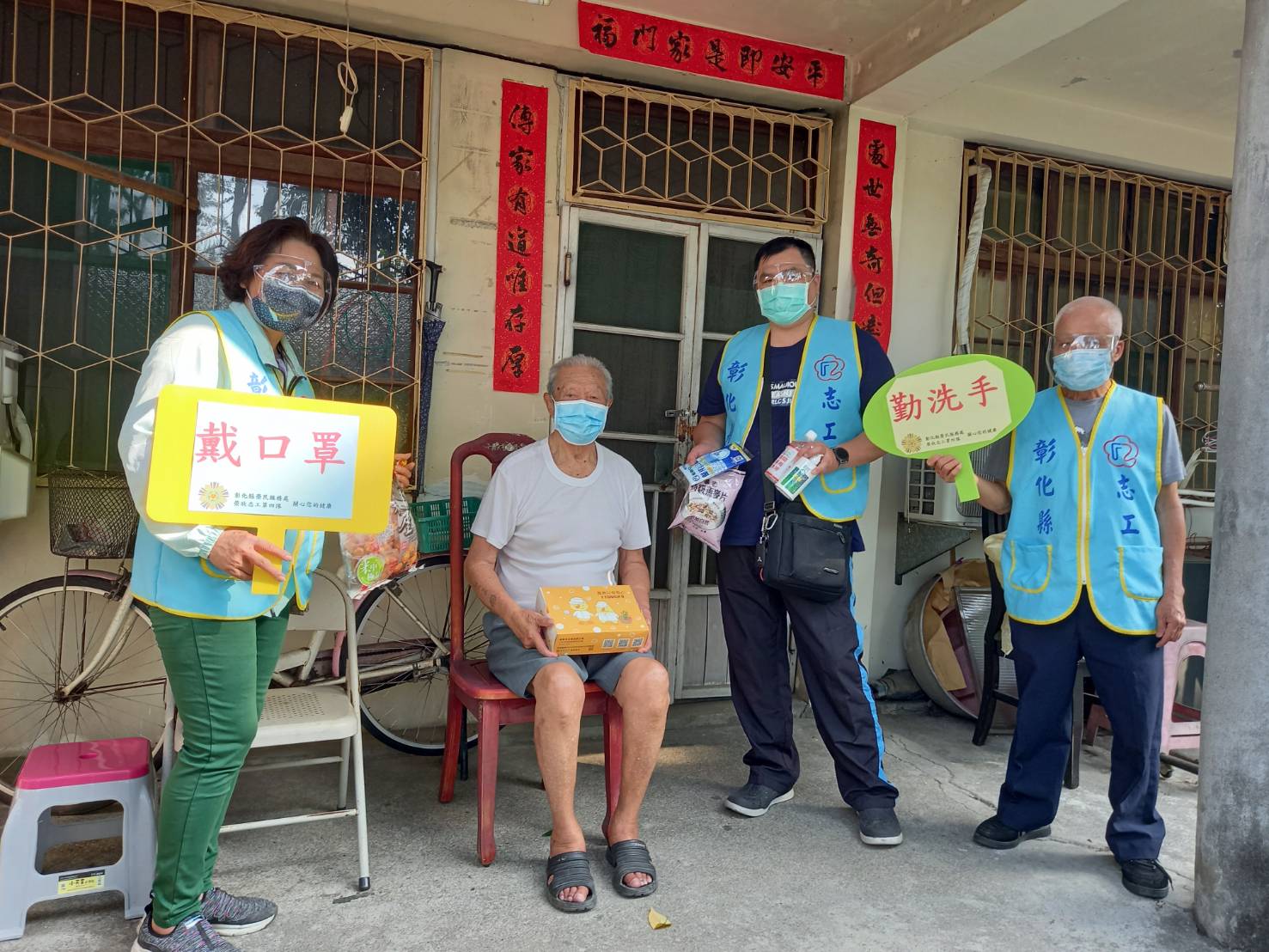影／榮欣志工轉贈愛心雞腿油飯禮盒　飄散溫馨幸福滋味 - https://www.watchmedia01.com
