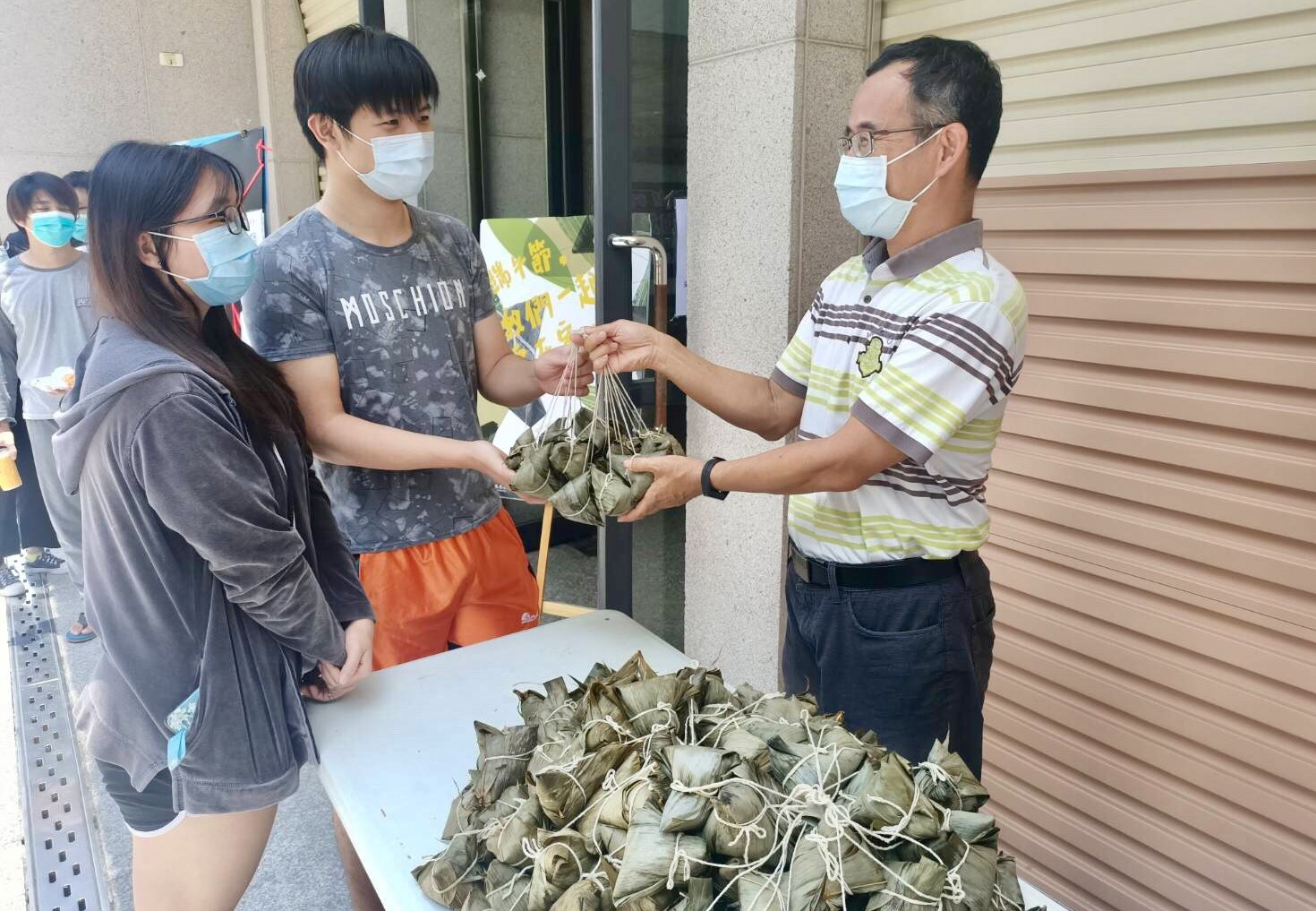 關懷因疫情留宿境外生　環科大端節前夕送愛心粽 - https://www.watchmedia01.com