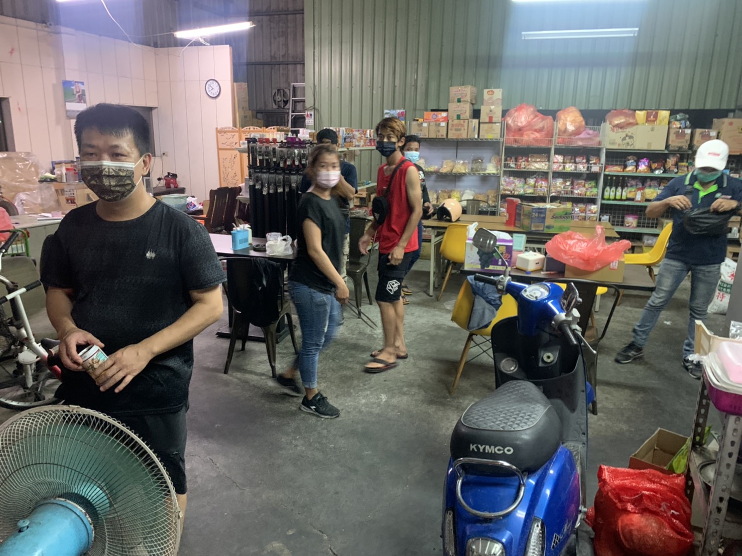 影／防堵疫情破口　彰化警查獲外籍逃逸移工群聚飲酒 - https://www.watchmedia01.com