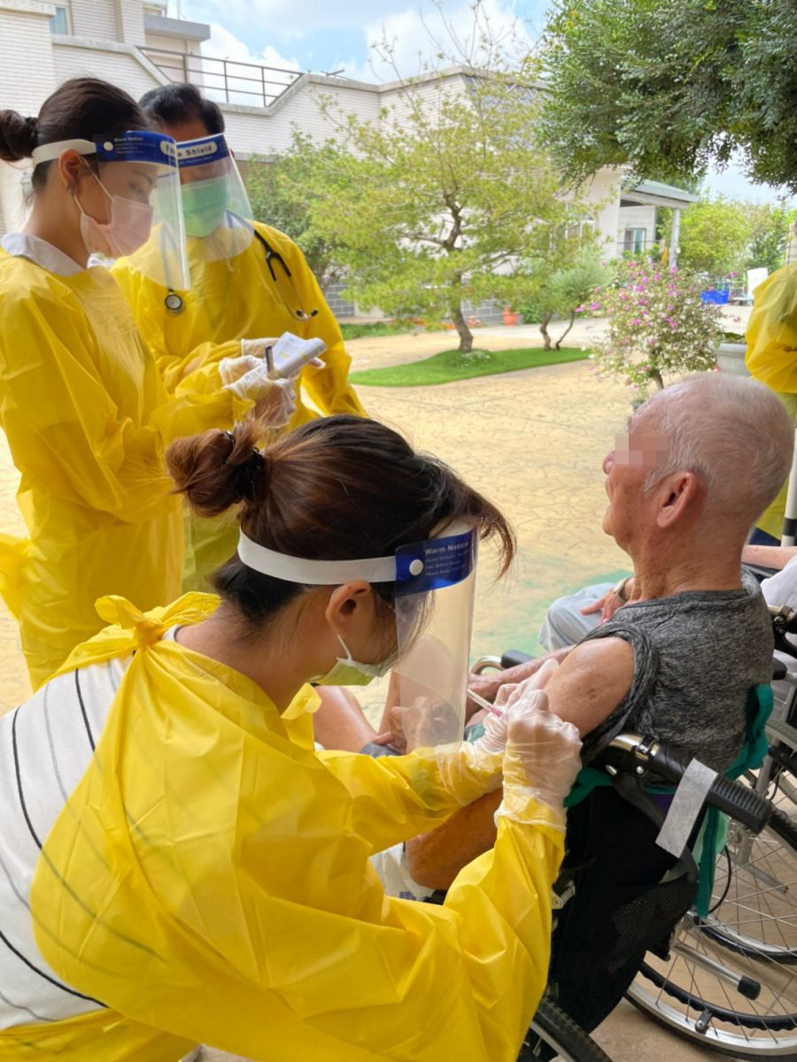 與病毒搶時間　端午節拚防疫　宏仁醫護為500長輩打疫苗 - https://www.watchmedia01.com