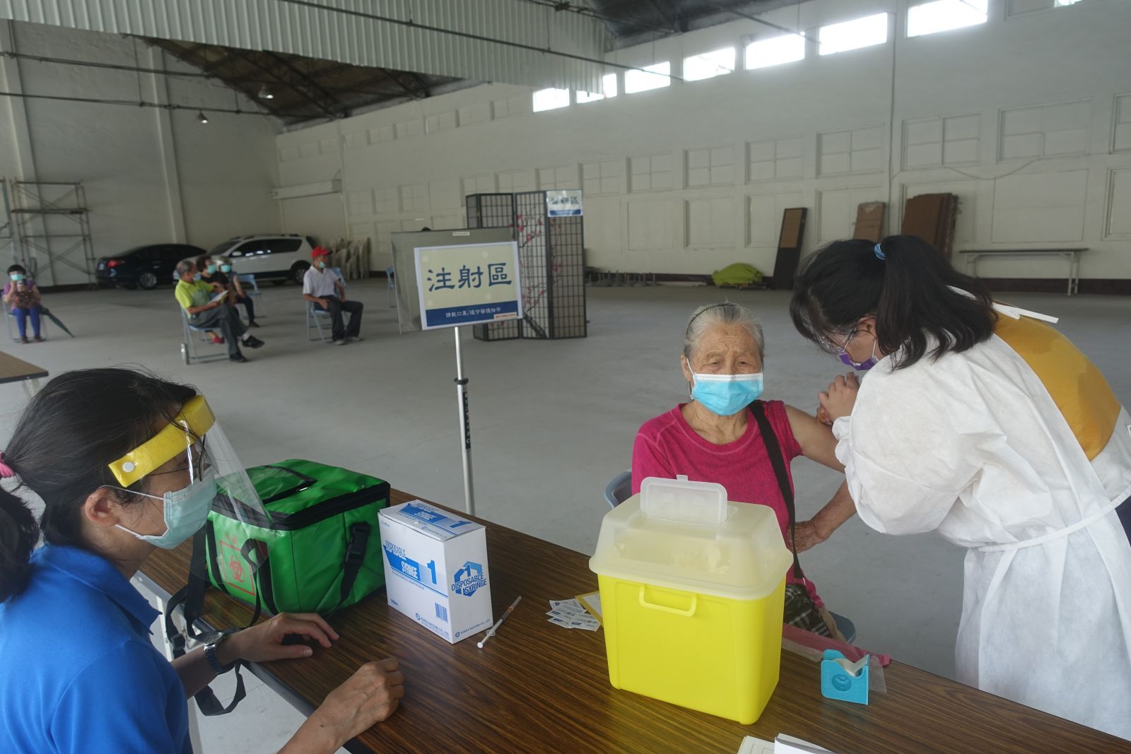 影／長者接種COVID-19疫苗　田中環保站社區C據點井然有序 - https://www.watchmedia01.com
