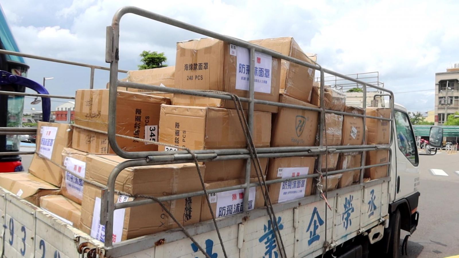 影／「藝」齊挺醫護　梁佑南募防護面罩贈彰化6間醫院 - https://www.watchmedia01.com