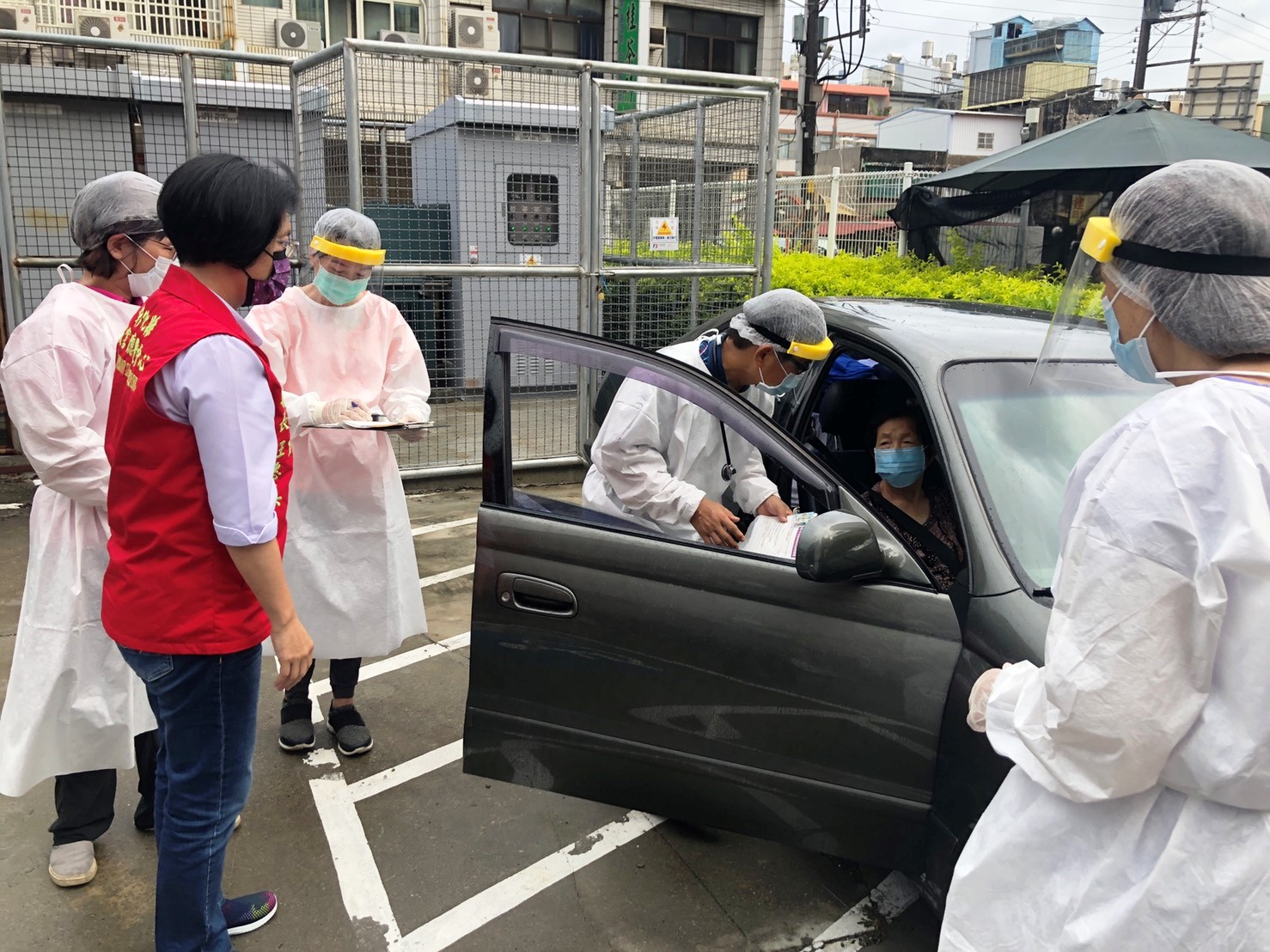 影／施打AZ疫苗免下車　彰化縣啟動疫苗得來速 - https://www.watchmedia01.com