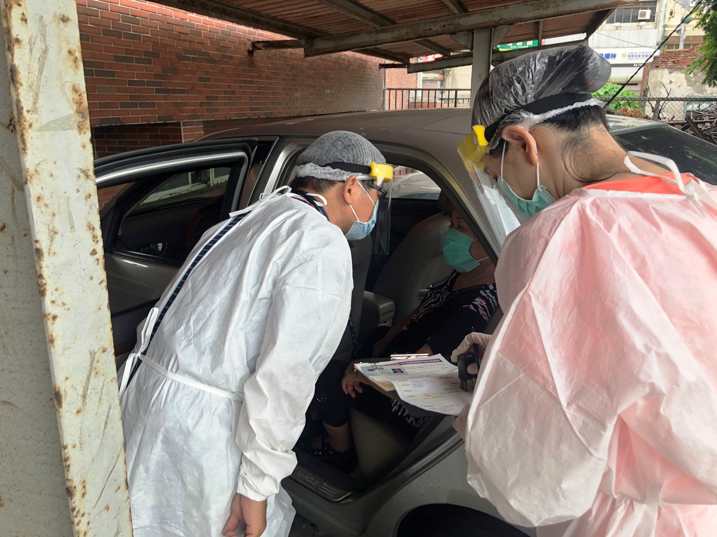 影／施打AZ疫苗免下車　彰化縣啟動疫苗得來速 - https://www.watchmedia01.com