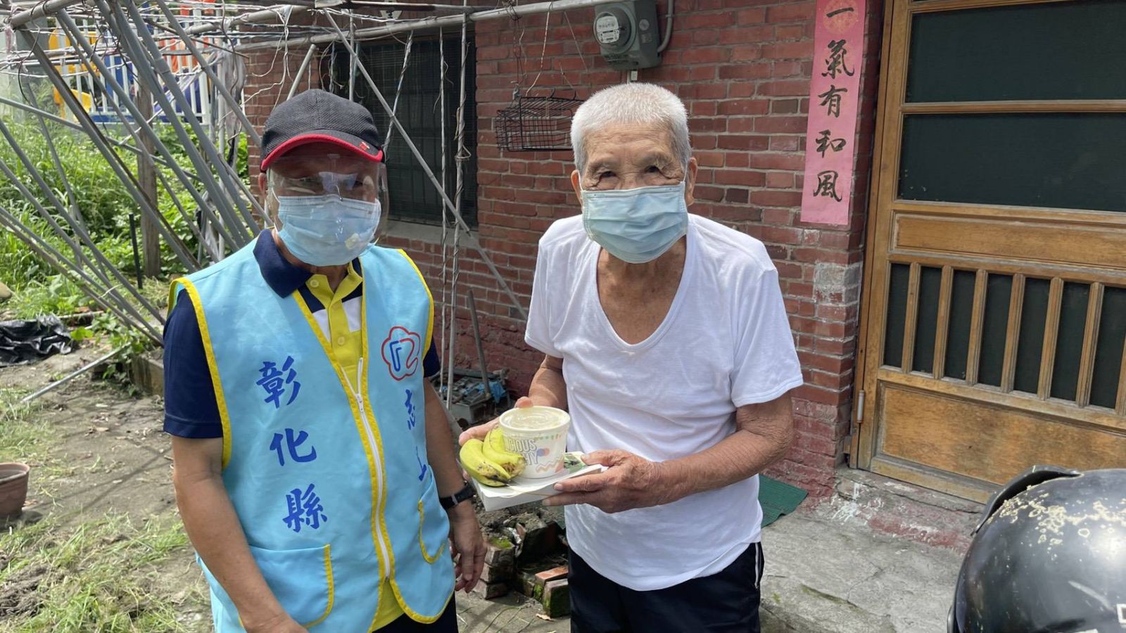 心繫袍澤　彰化縣榮服處榮欣志工關懷年長榮民伯伯陪伴抗疫守健康 - https://www.watchmedia01.com