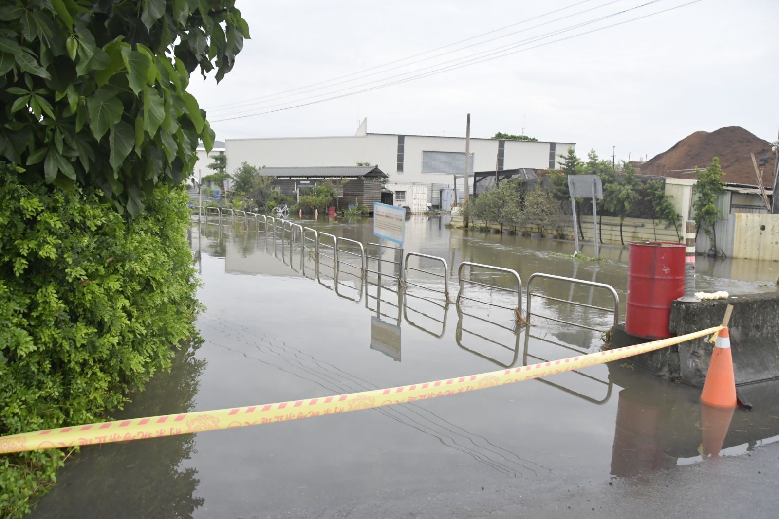 埔心鄉大水溢堤淹沒農路　王惠美視察淹水情形 - https://www.watchmedia01.com