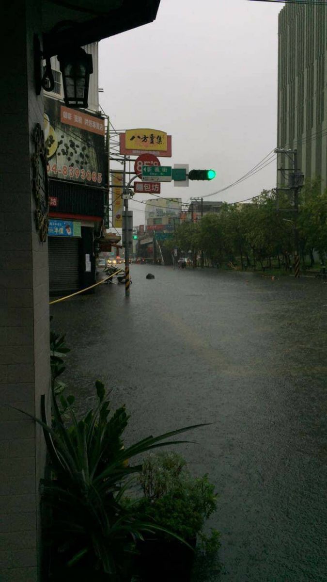 影／驚險！南彰化大雷雨　馬路成滾滾溪流 - https://www.watchmedia01.com