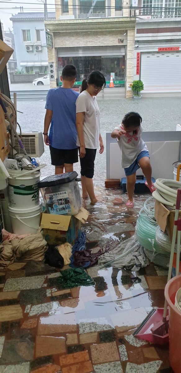 影／驚險！南彰化大雷雨　馬路成滾滾溪流 - https://www.watchmedia01.com