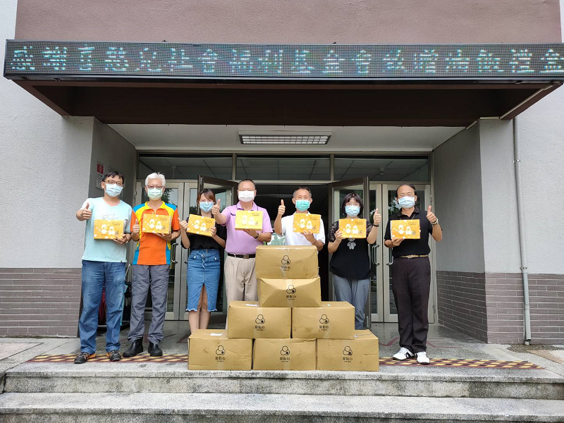 影／喜憨兒捐雞腿油飯　溫暖彰化榮家長輩的胃　 - https://www.watchmedia01.com