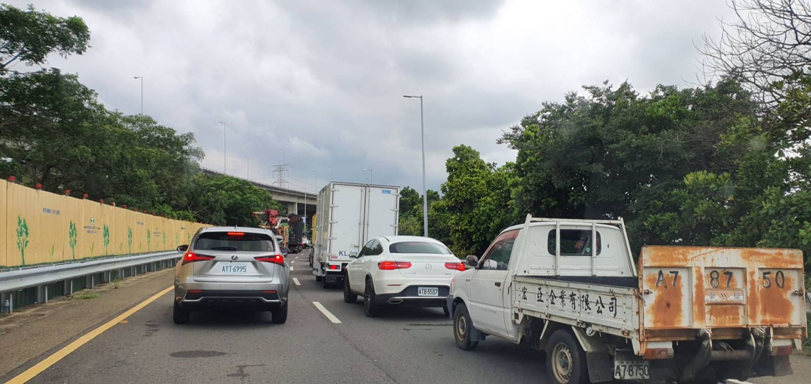 影／聯結車頭冒煙下匝道 國道三號和美出口火燒車 - https://www.watchmedia01.com