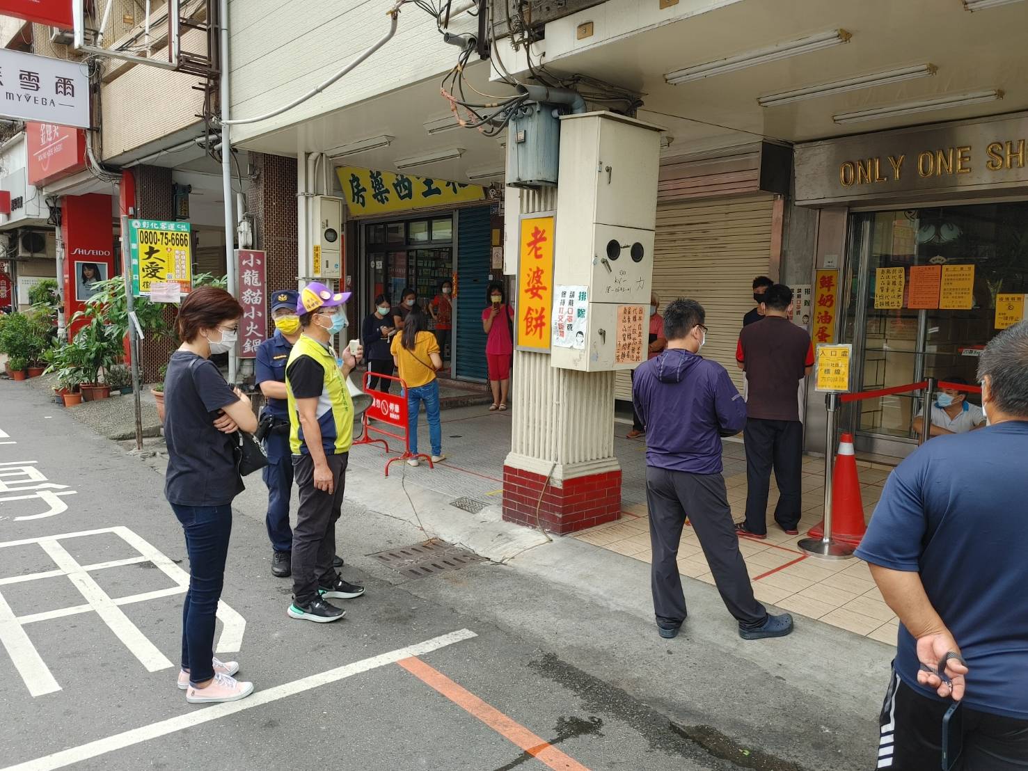 不二坊蛋黃酥又見大排長龍人潮　市長林世賢嗆：走著瞧 - https://www.watchmedia01.com