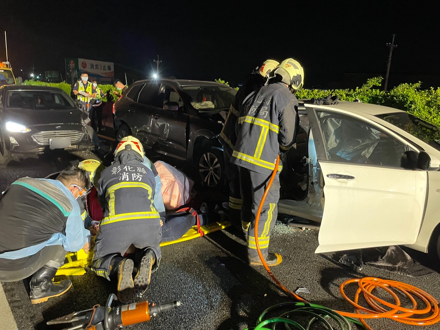 影／國道1號彰化路段暗夜3車連環追撞釀1死4傷 - https://www.watchmedia01.com