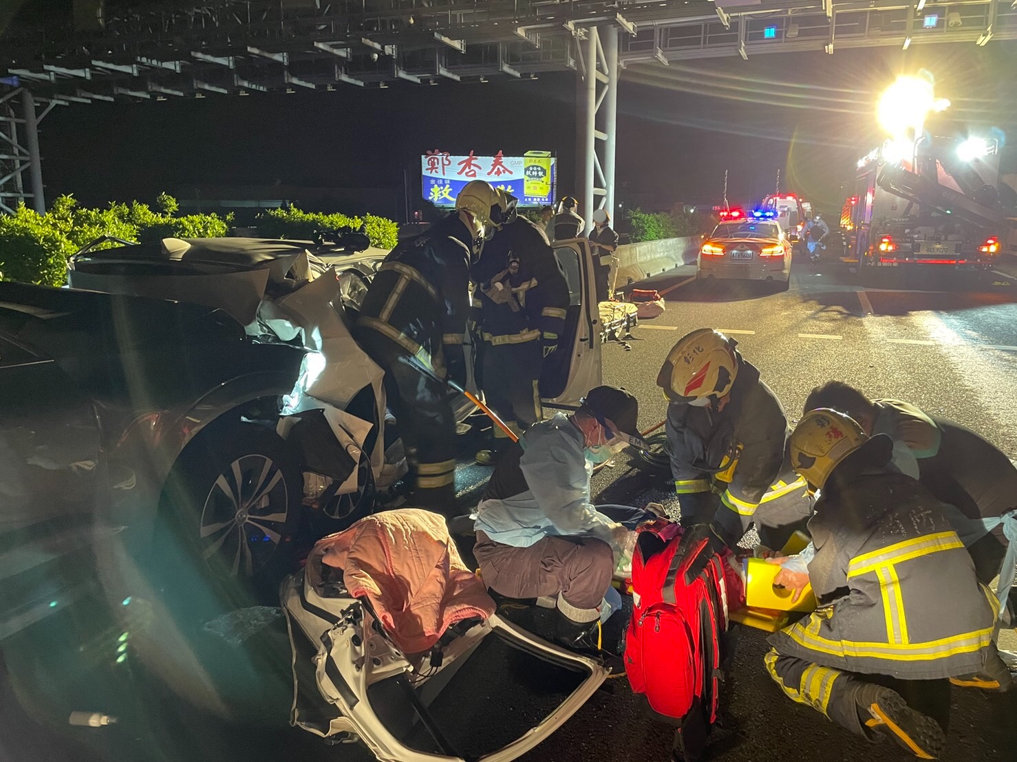 影／國道1號彰化路段暗夜3車連環追撞釀1死4傷 - https://www.watchmedia01.com