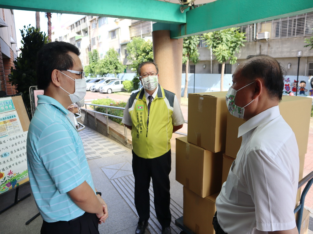 全民抗疫與愛同行 楊曜聰致贈慈愛教養院口罩及防護面罩 - https://www.watchmedia01.com