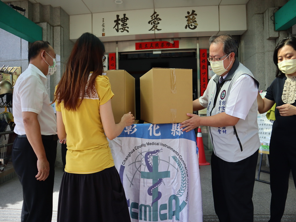 全民抗疫與愛同行 楊曜聰致贈慈愛教養院口罩及防護面罩 - https://www.watchmedia01.com